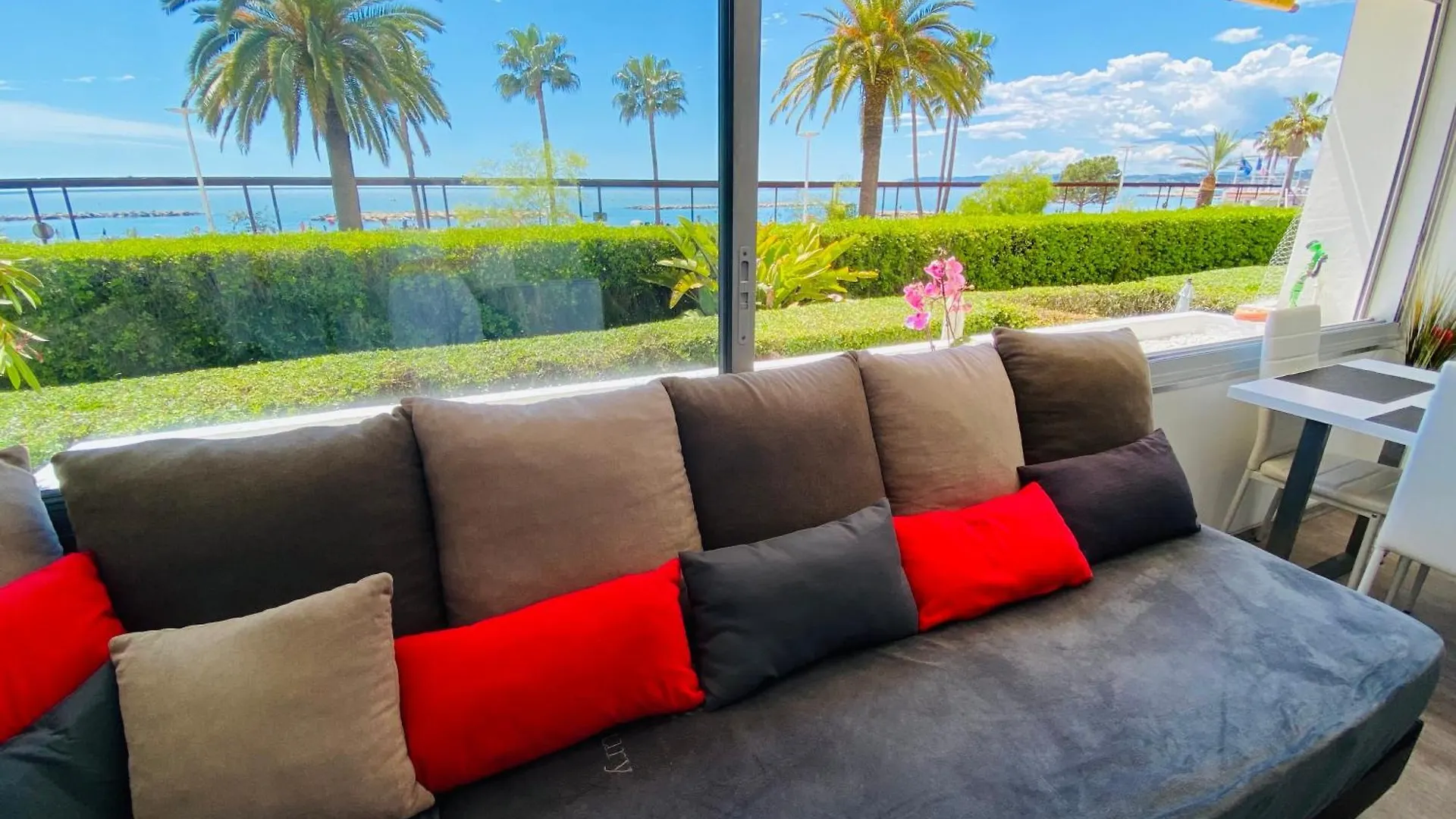 Magnifique Appartement Les Pieds Dans L\'Eau A Nice location